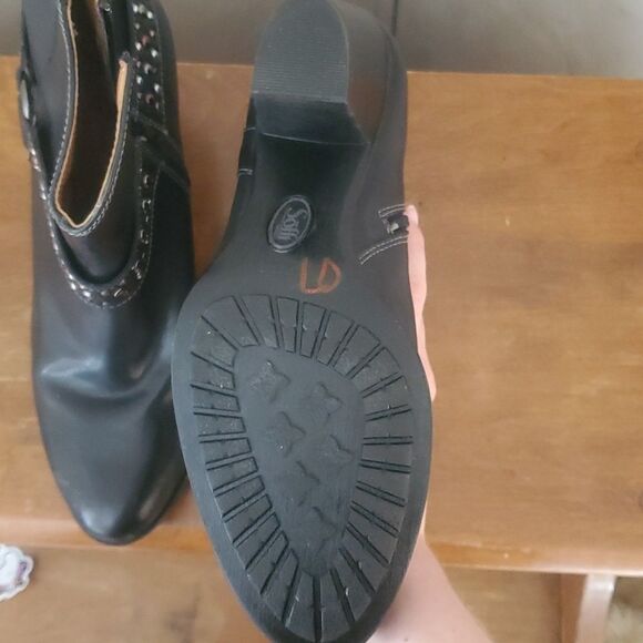 Sofft Black Studded Ankle Booties – Size 9.5 – Comfort & Edgy Style - Picture 6 of 11